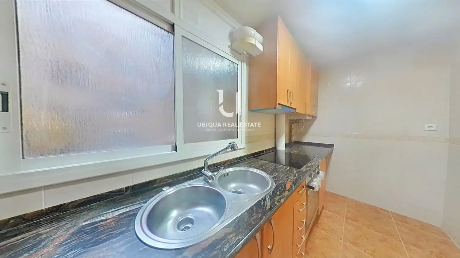 Küche von Wohnung zum Verkauf in Sant Feliu de Llobregat mit Heizung und Ofen