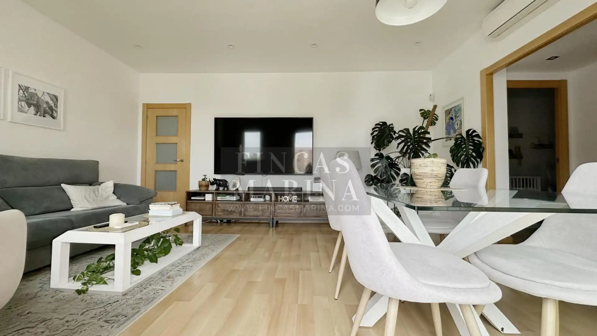 Living room of Flat for sale in Gavà  with Air Conditioner, Heating and Parquet flooring