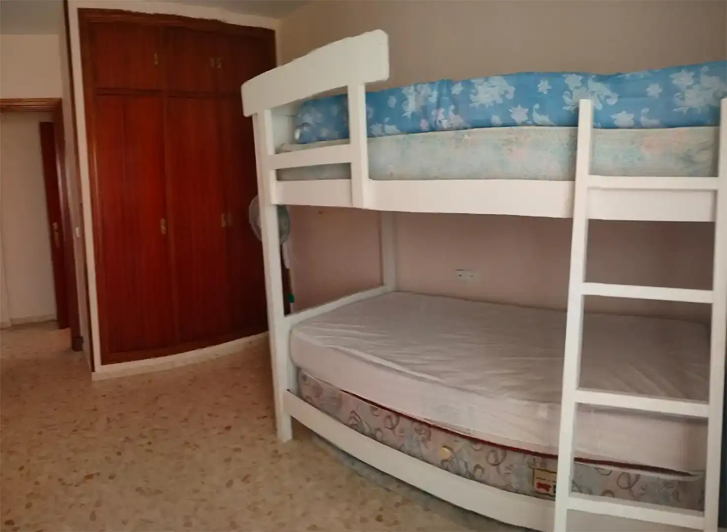 Habitación de Piso de alquiler en Rota con Trastero, Amueblado y Horno