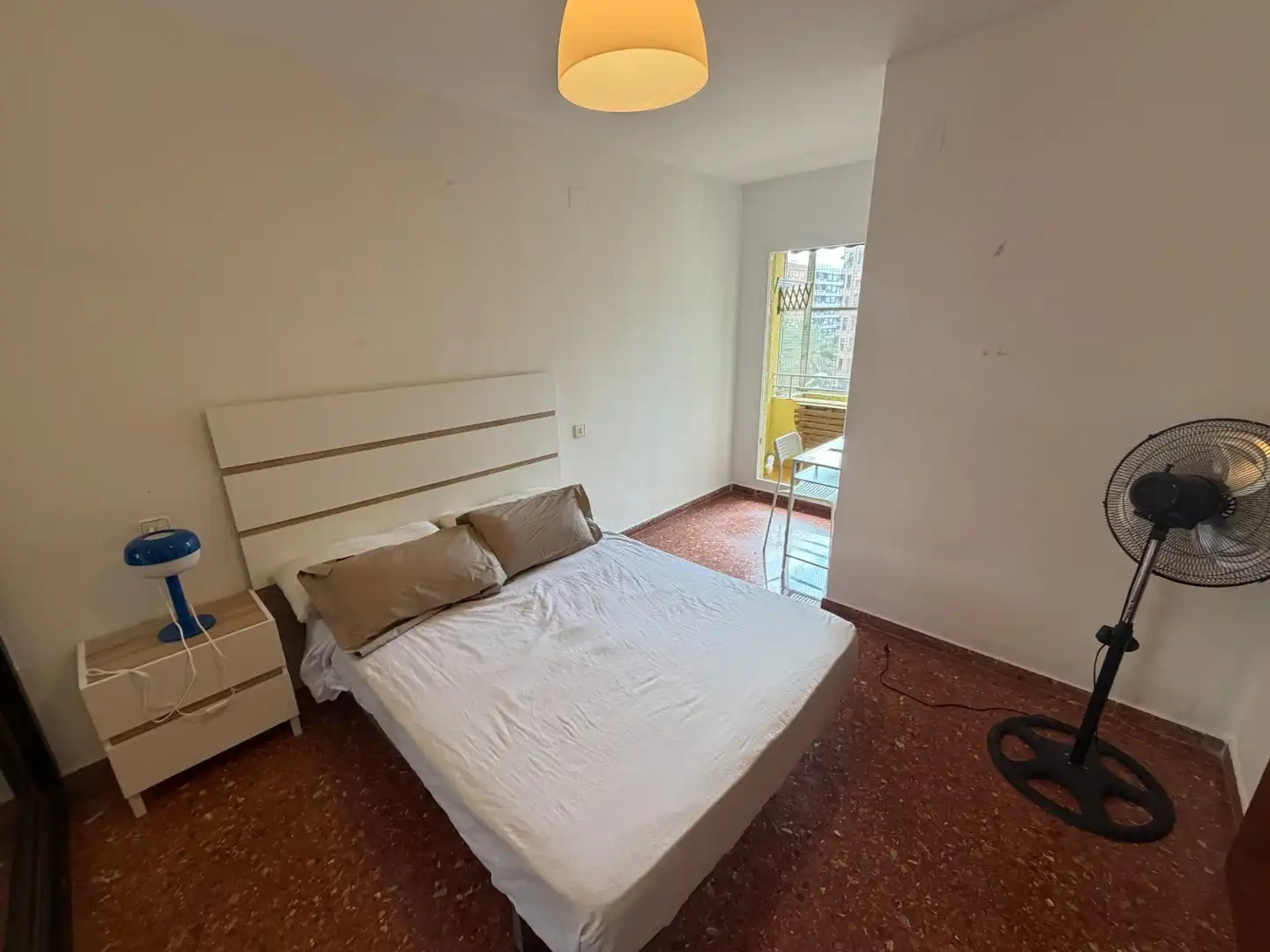 Habitación de Piso para compartir en Valencia con Aire acondicionado, Trastero y Amueblado