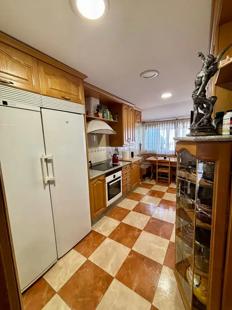 Cocina de Casa adosada en venta en Parla con Aire acondicionado, Calefacción y Jardín privado