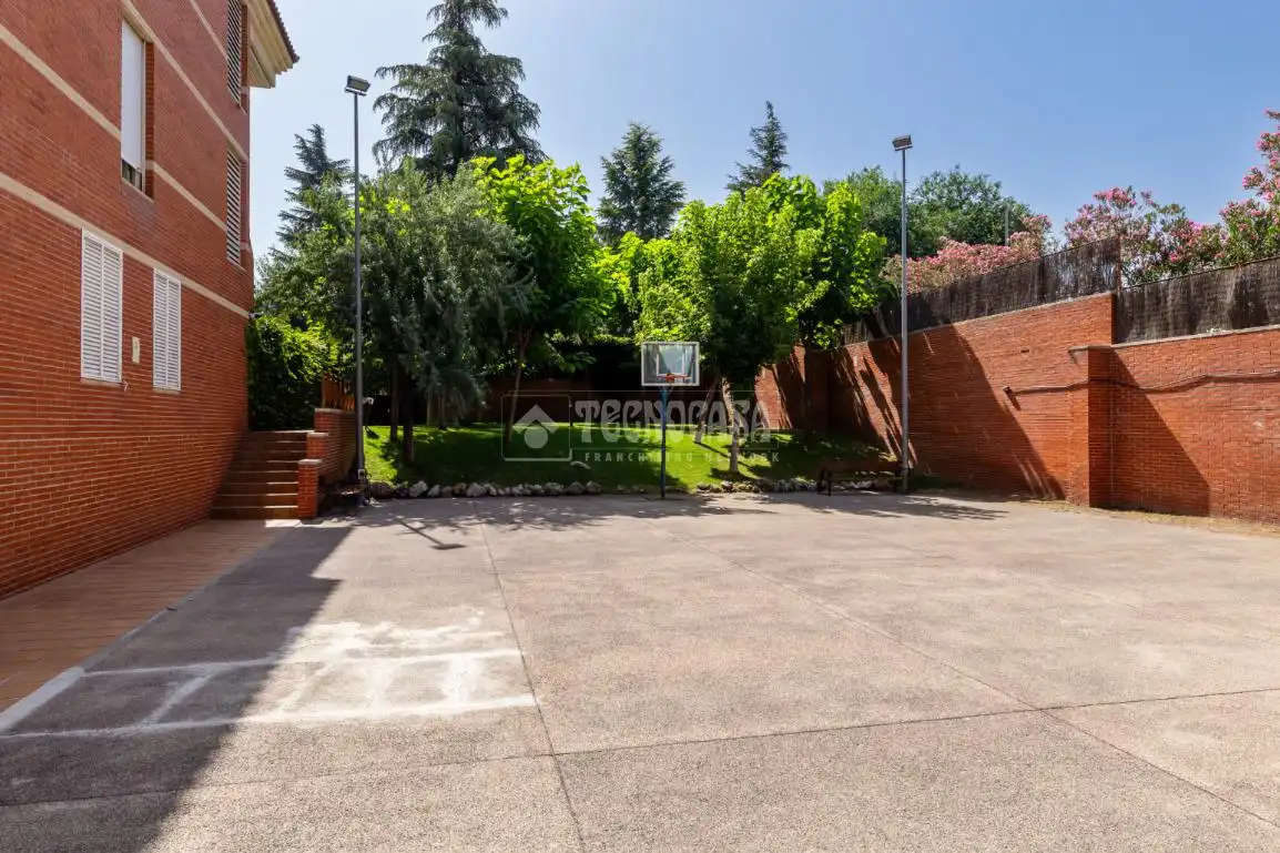 Parking de Piso en venta en Las Rozas de Madrid con Calefacción y Terraza
