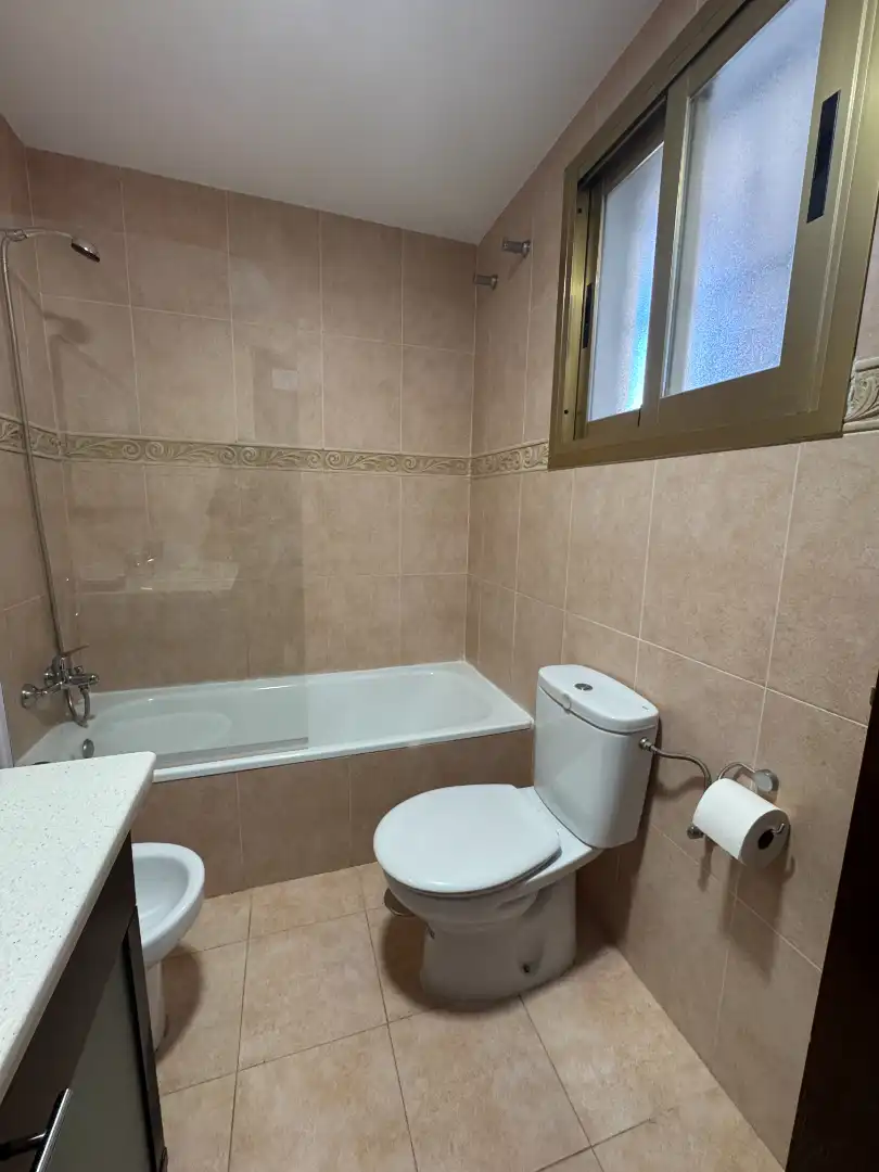 Baño de Piso de alquiler en Benalmádena con Aire acondicionado, Calefacción y Terraza