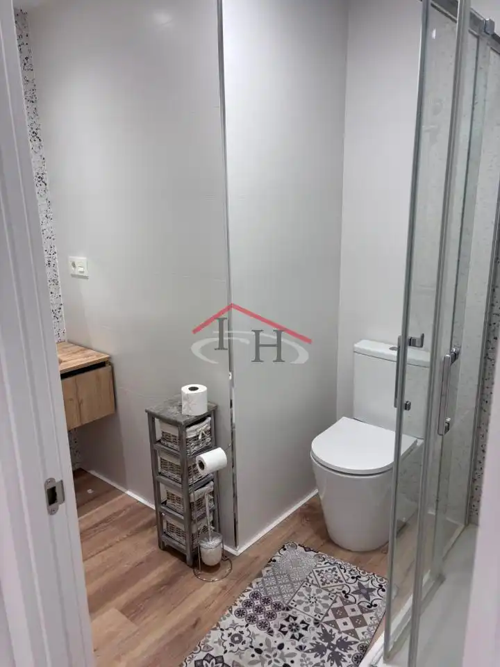 Bathroom of Flat for sale in León Capital   with Heating, Parquet flooring and Terrace