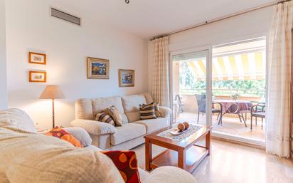 Sala d'estar de Apartament en venda en Torrenueva Costa amb Aire condicionat i Terrassa