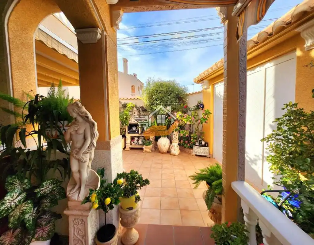 Detached house with terrace for sale in Playa de los Locos, imagen 7