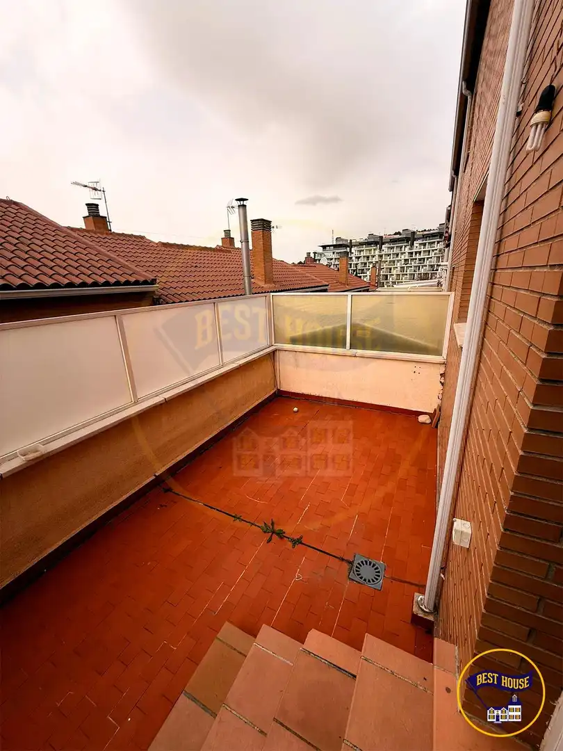 Detached homes for sale in Calle JOAQUIN RODRIGO , San Fernando - Carretera de Valencia