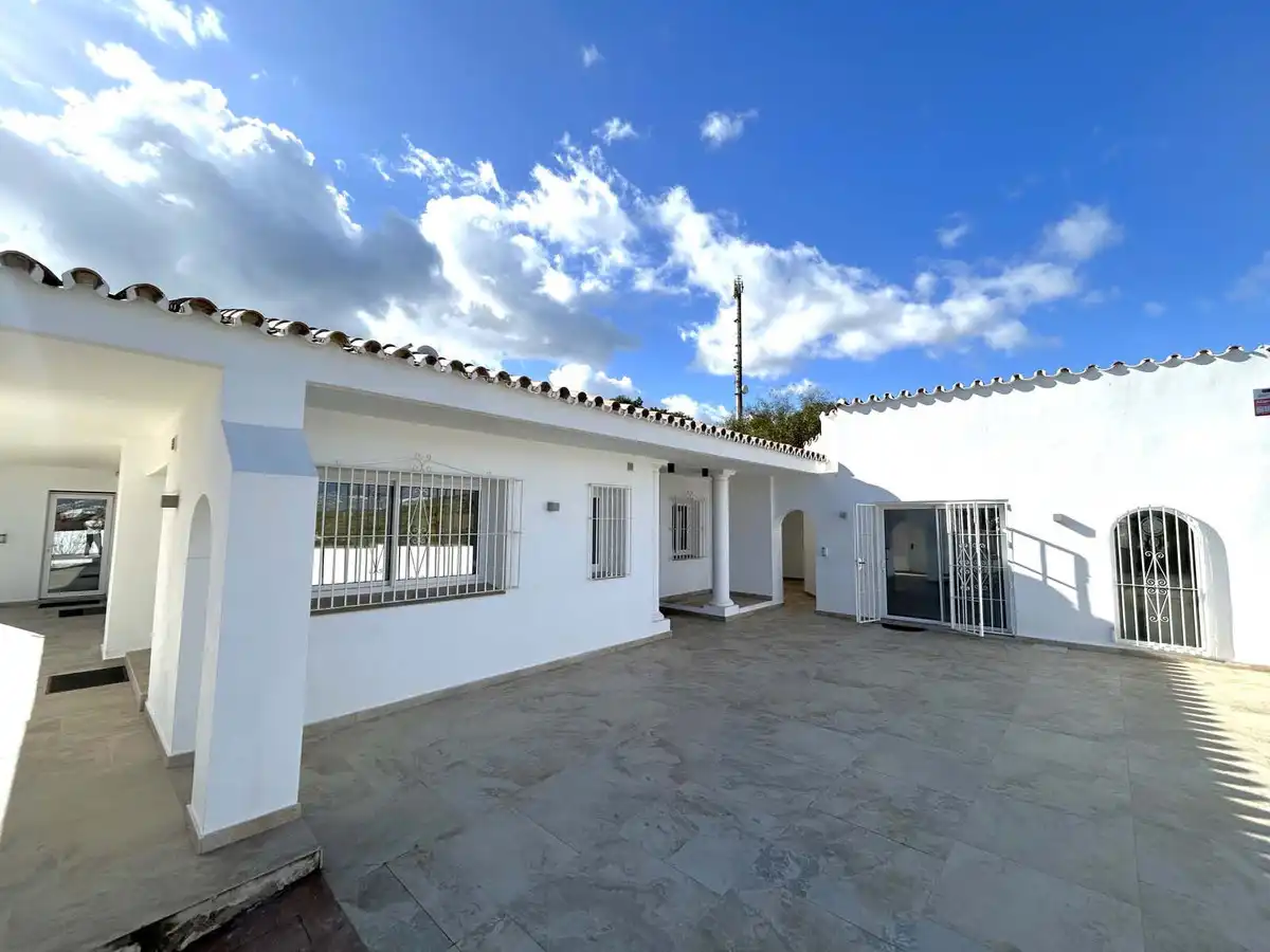 Chalet con piscina en venta en Las Lagunas
