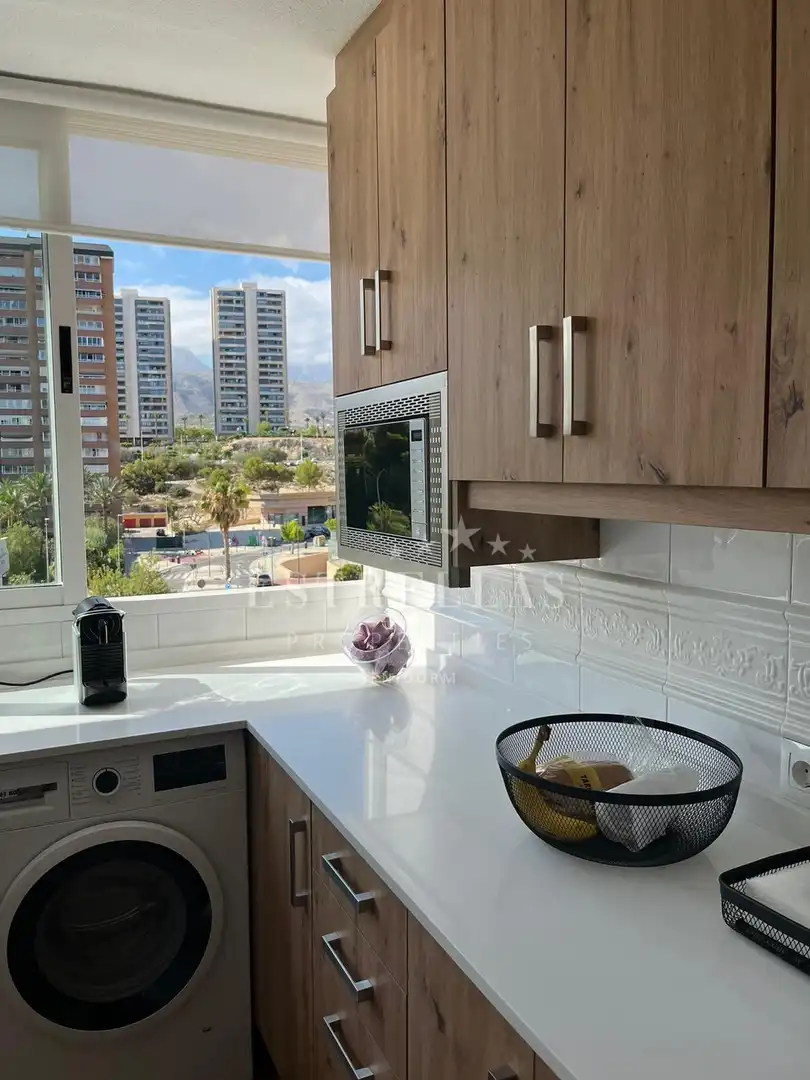 Cocina de Apartamento de alquiler en Benidorm con Calefacción, Jardín privado y Terraza