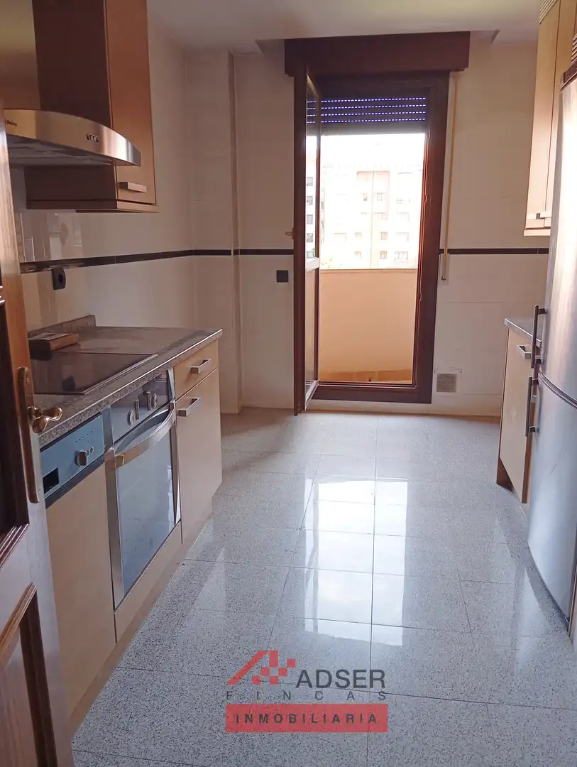 Cocina de Piso en venta en  Logroño con Calefacción, Jardín privado y Parquet