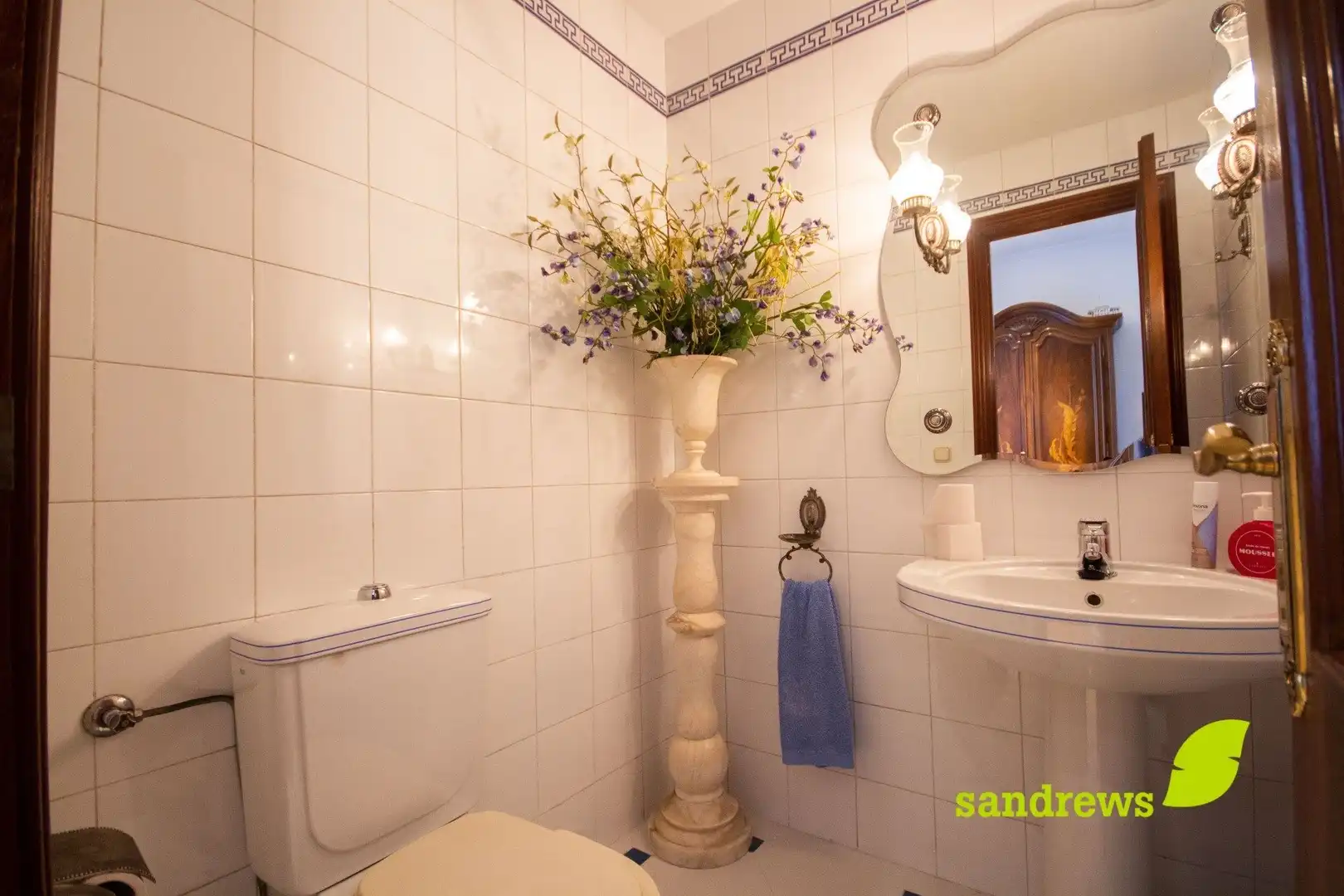 Badezimmer von Einfamilien-Reihenhaus zum Verkauf in Figueres mit Klimaanlage, Heizung und Privatgarten