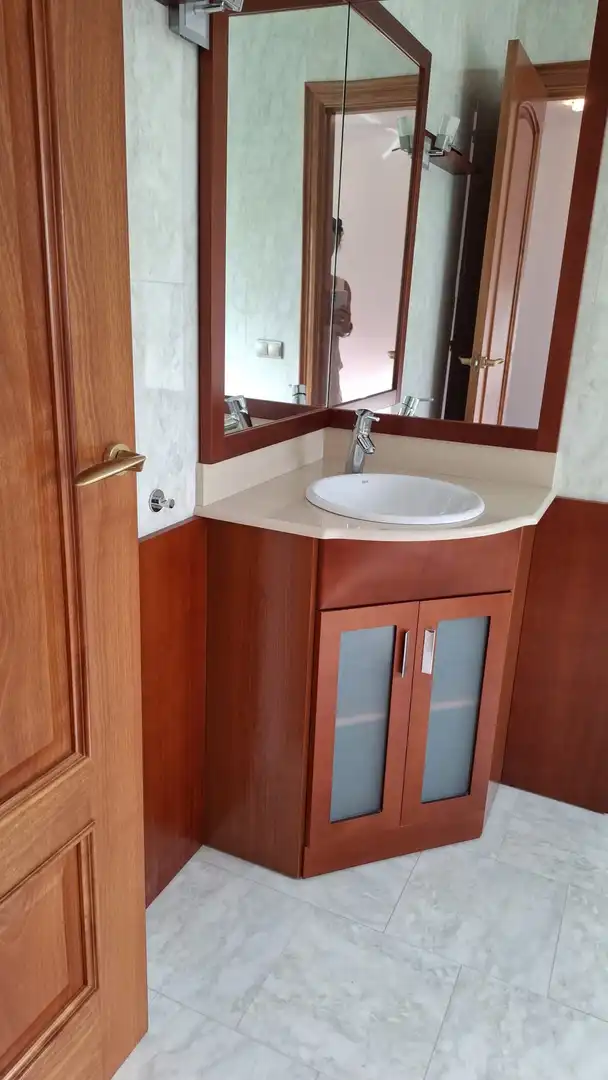 Bany de Casa o xalet en venda en Vallirana amb Aire condicionat i Terrassa