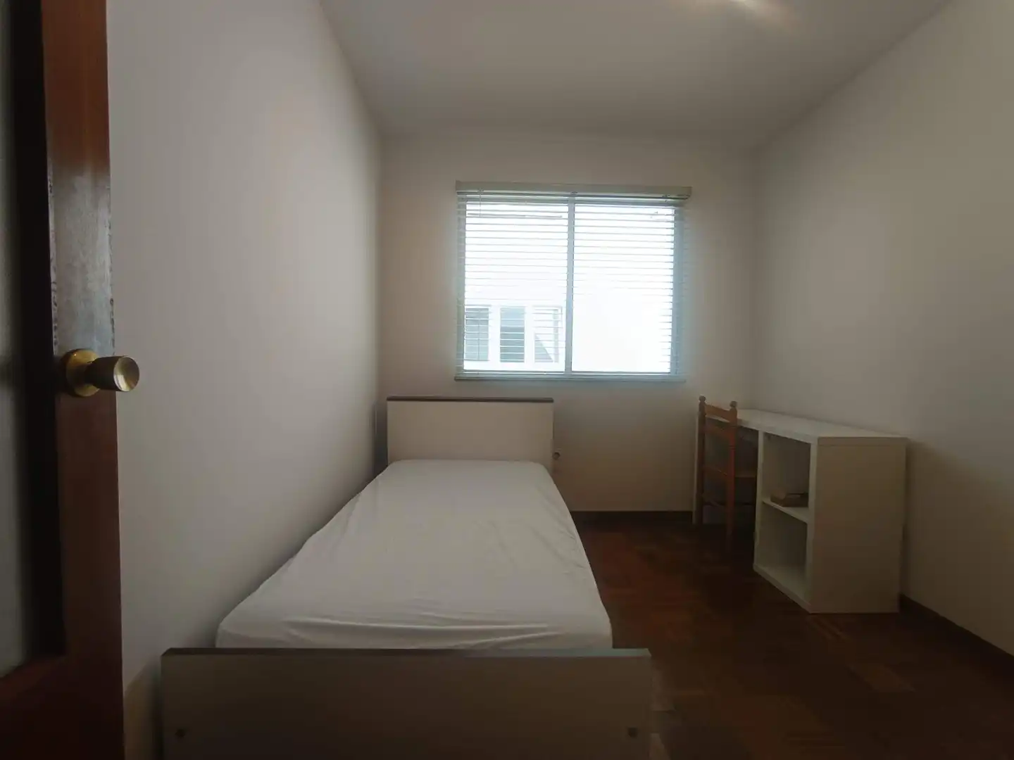 Dormitori de Pis de lloguer en A Coruña Capital  amb Parquet i Moblat