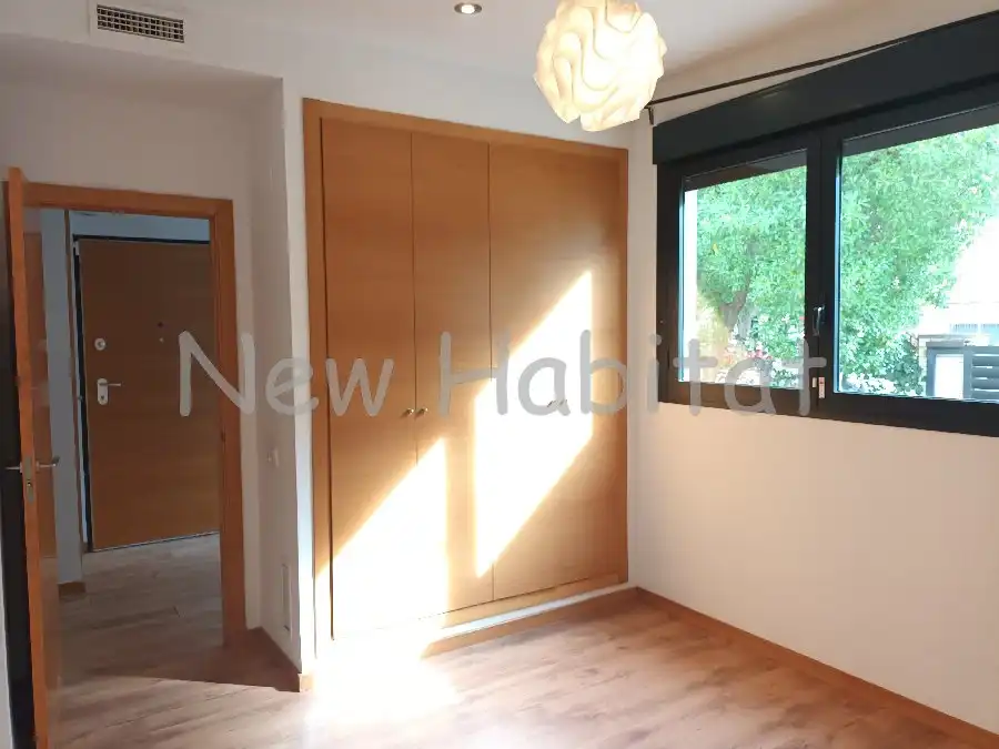 Habitación de Casa adosada en venta en Castellón de la Plana / Castelló de la Plana con Aire acondicionado, Jardín privado y Terraza