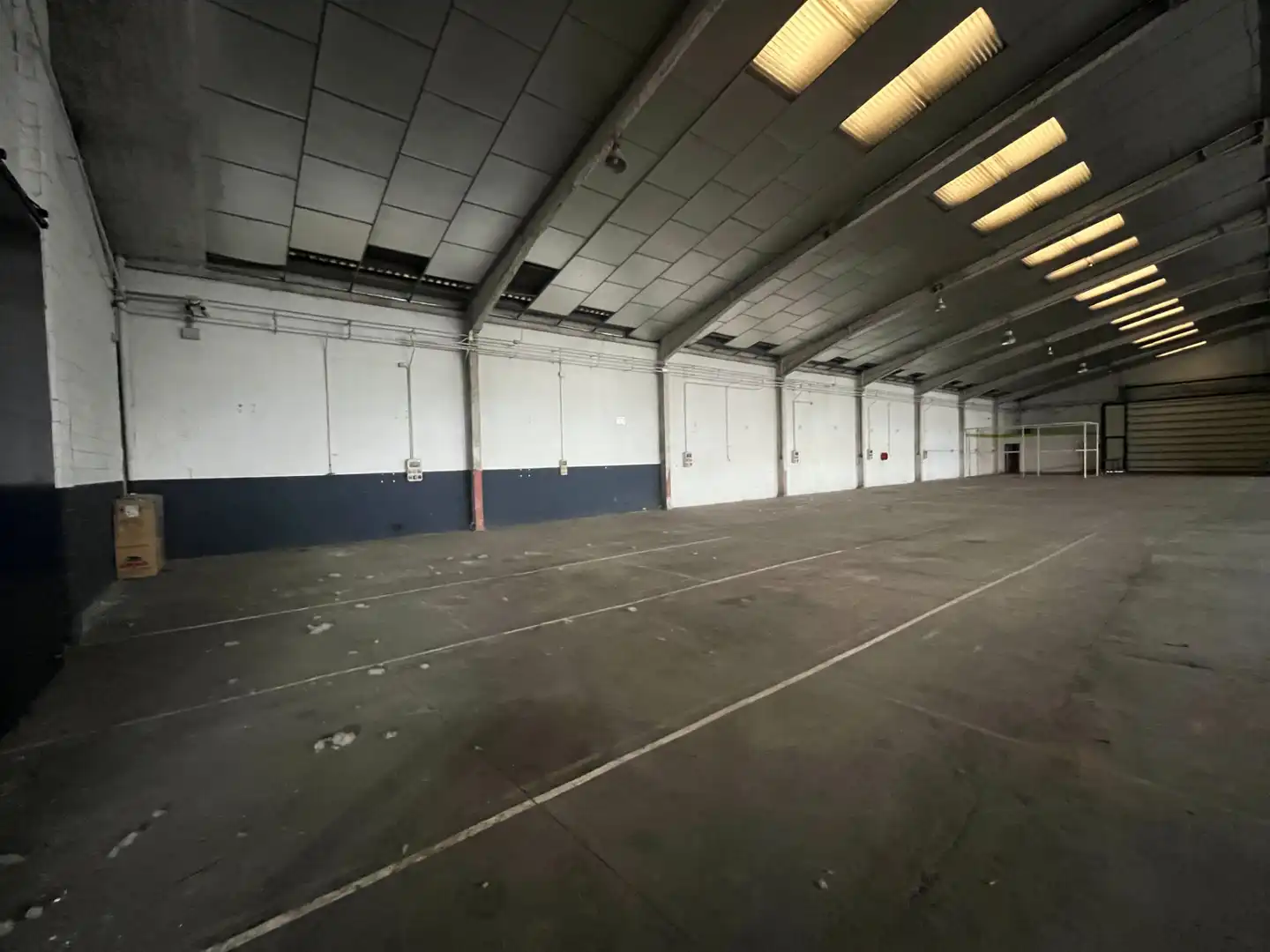 Parkplatz von Fabrikhallen zum Verkauf in Barri dels Escriptors