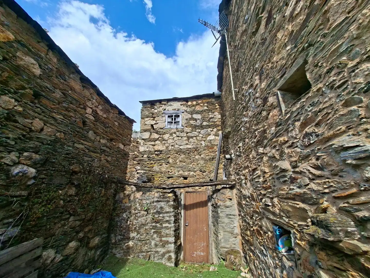 Vista exterior de Finca rústica en venda en Borrenes amb Terrassa i Balcó