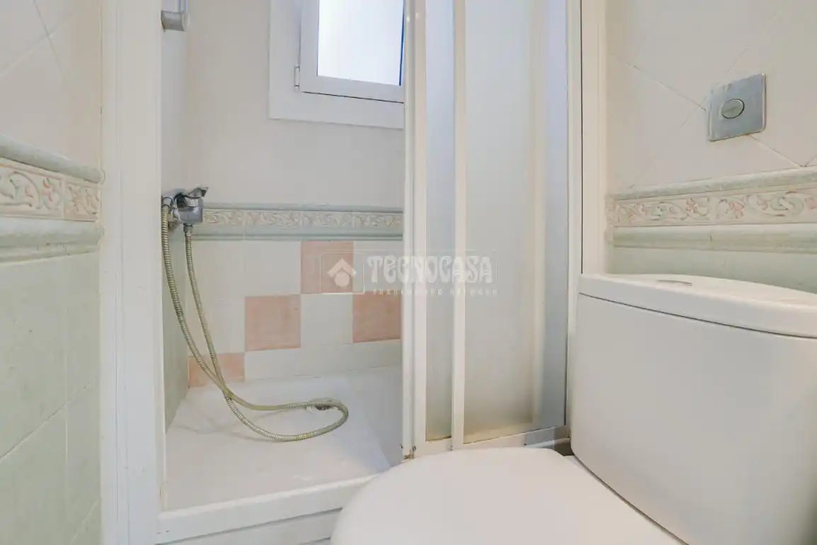 Baño de Piso en venta en L'Hospitalet de Llobregat con Aire acondicionado, Calefacción y Terraza