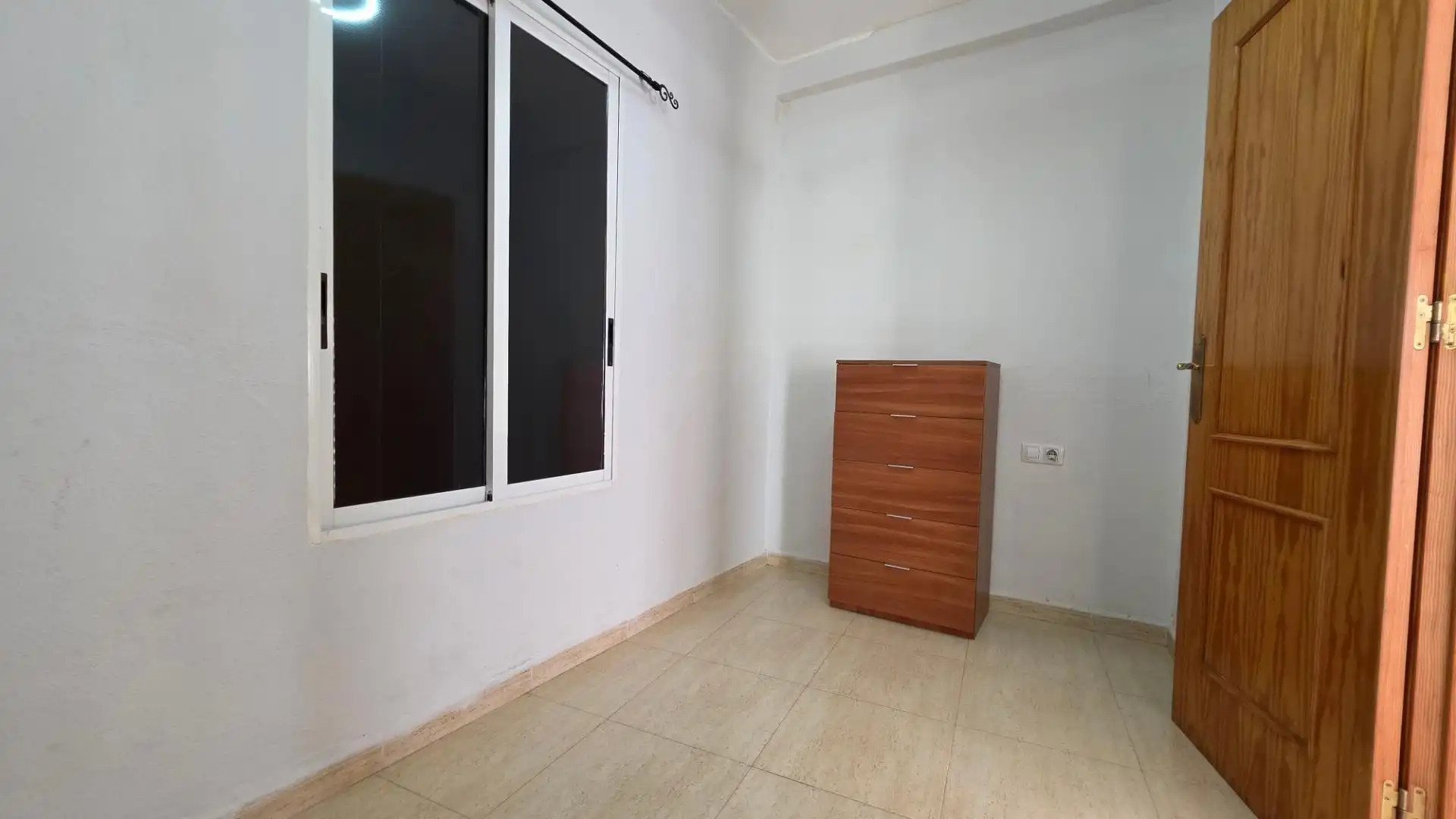 Wohnung zur Miete in Calle monforte del cid, Carolinas Altas