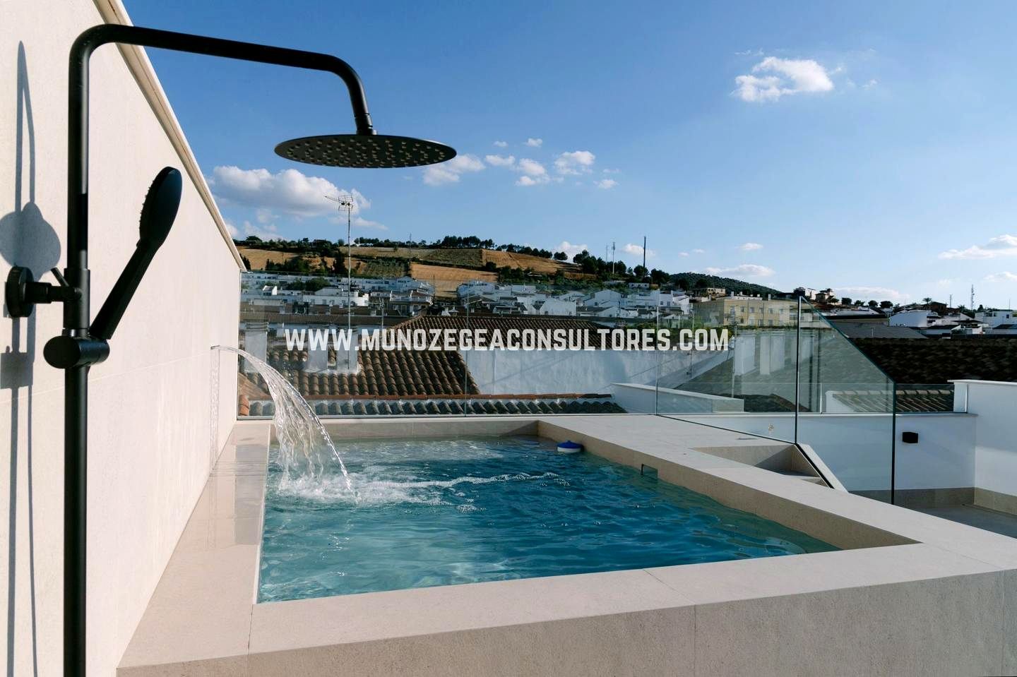 Piscina de Casa o xalet en venda en Lucena amb Aire condicionat, Calefacció i Terrassa