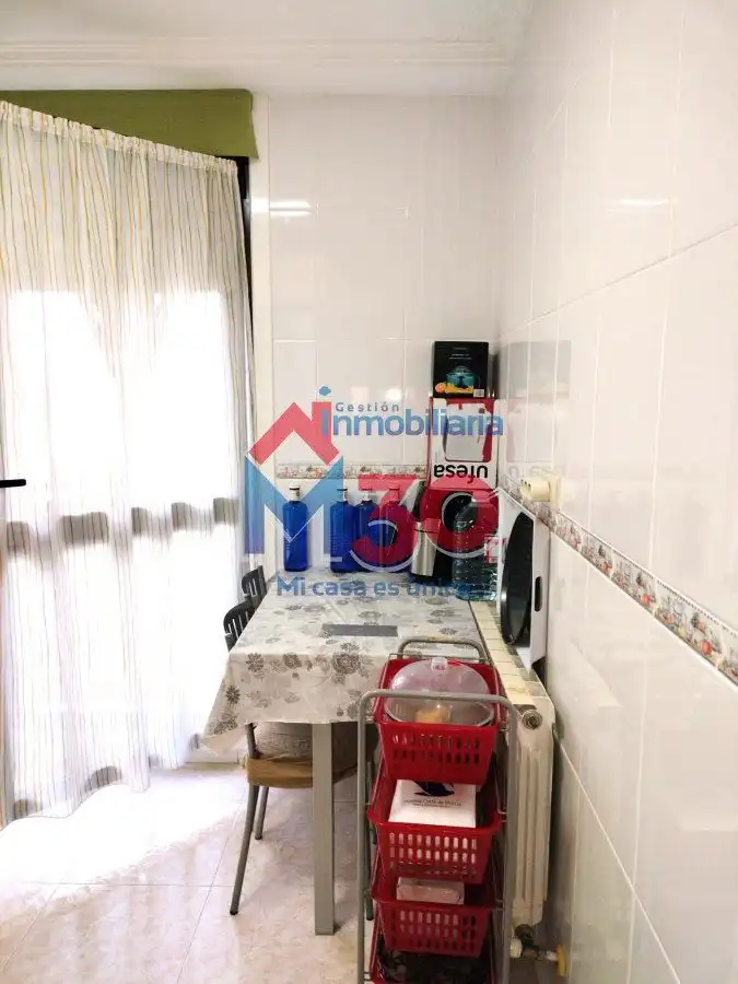 Cuina de Apartament en venda en Miranda de Ebro amb Calefacció, Parquet i Traster