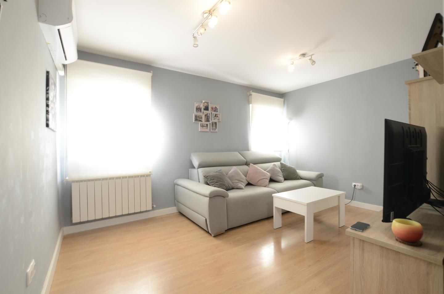 Living room of Flat for sale in  Madrid Capital  with Air Conditioner and Heating
