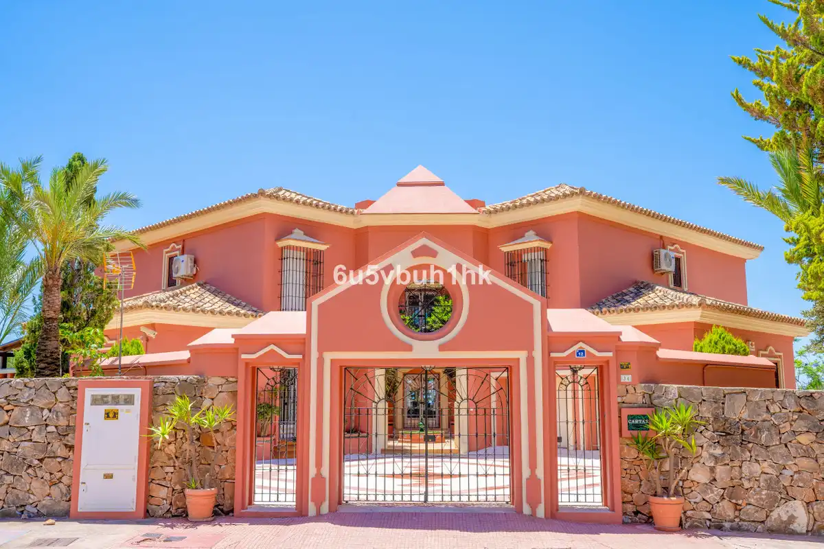 Vista exterior de Casa o chalet de alquiler en Fuengirola con Aire acondicionado, Jardín privado y Piscina