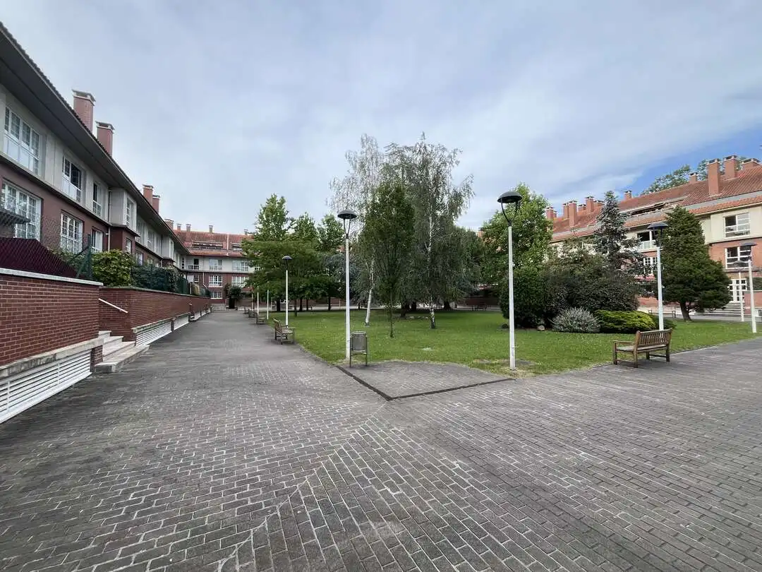 Außenansicht von Wohnung zur Miete in Leioa mit Heizung, Privatgarten und Abstellraum