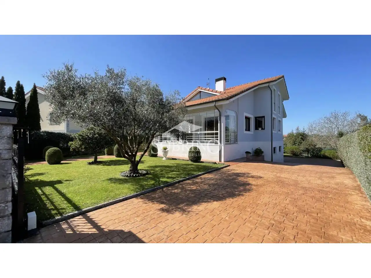 Vista exterior de Casa o xalet en venda en Llanes amb Calefacció, Jardí privat i Terrassa