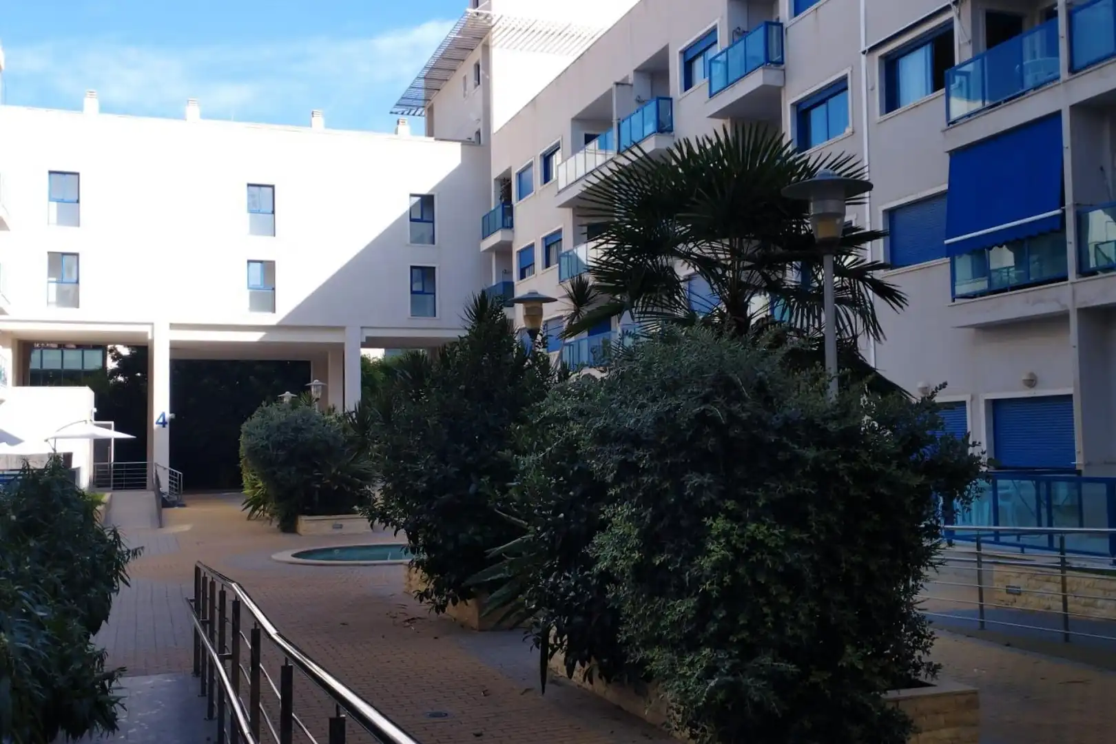 Vista exterior de Apartament en venda en Alicante / Alacant amb Aire condicionat, Moblat i Balcó