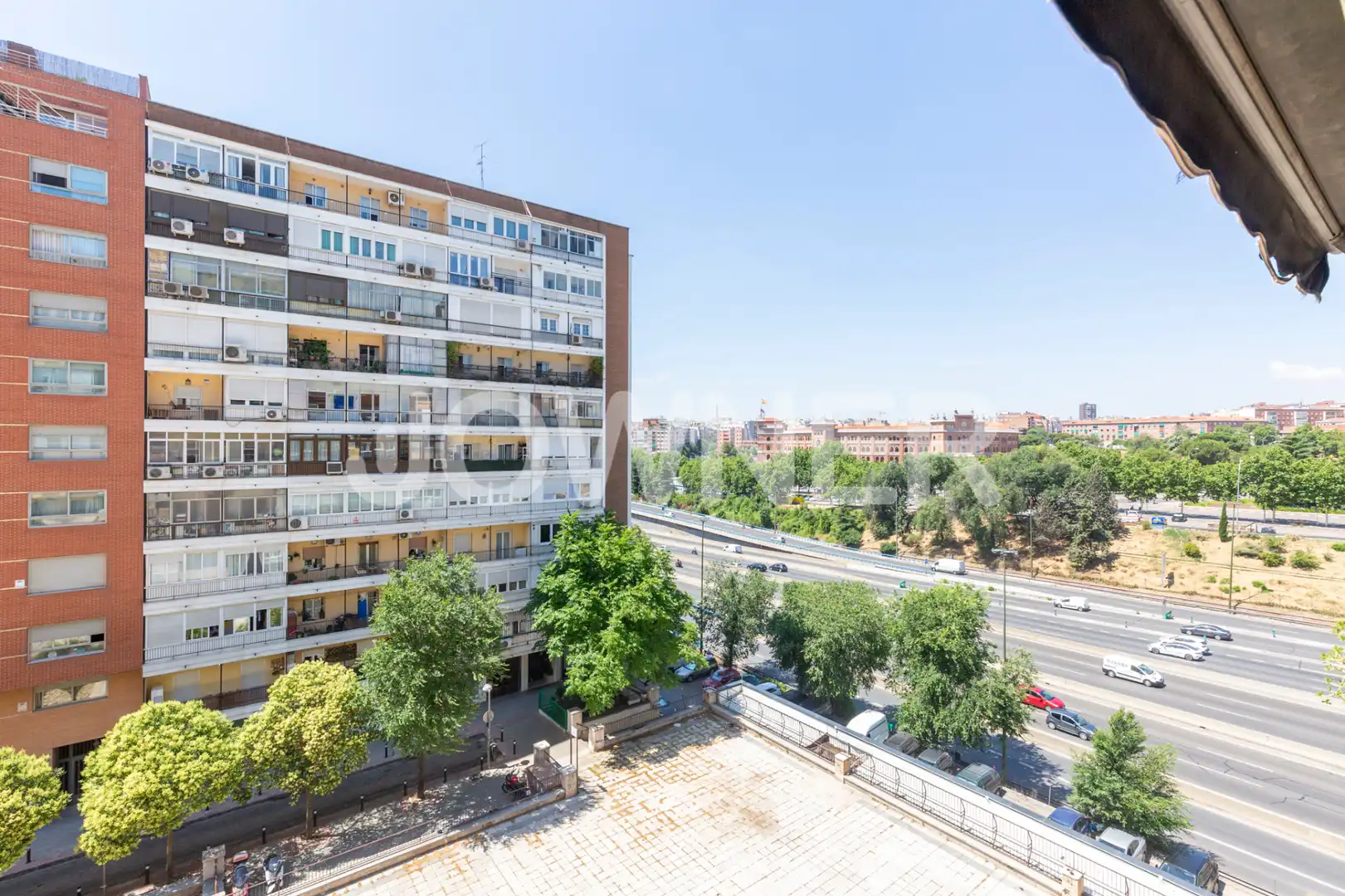 Vista exterior de Piso de alquiler en Madrid con Calefacción y Lavadora