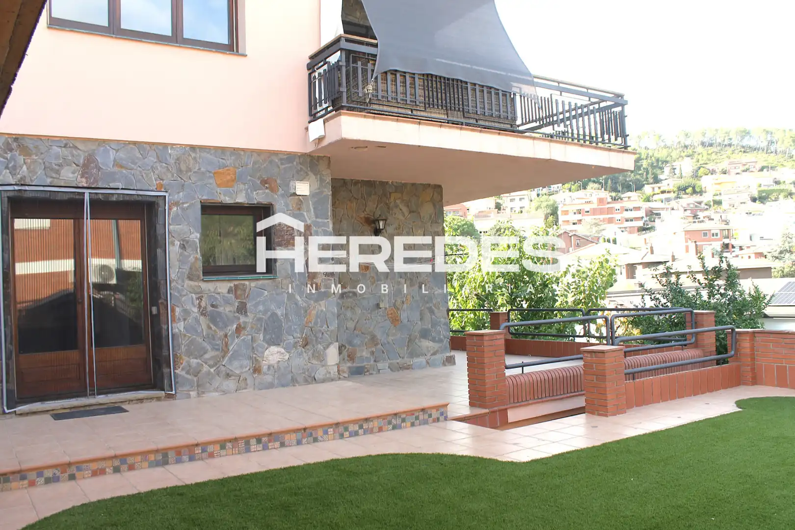 Terrassa de Casa o xalet en venda en Torrelles de Llobregat amb Aire condicionat, Calefacció i Jardí privat