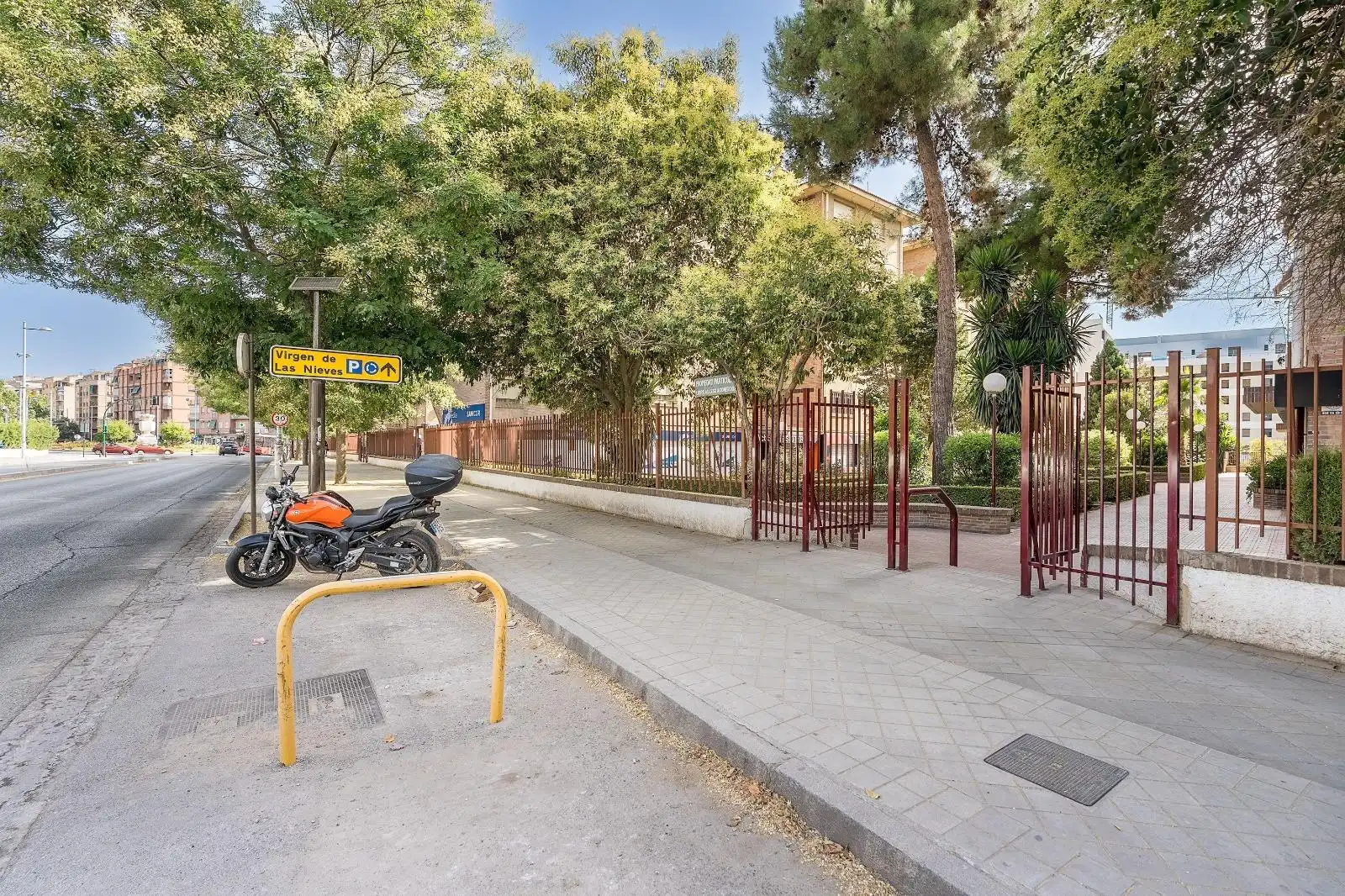 Parking of Flat for sale in Granada  with Heating