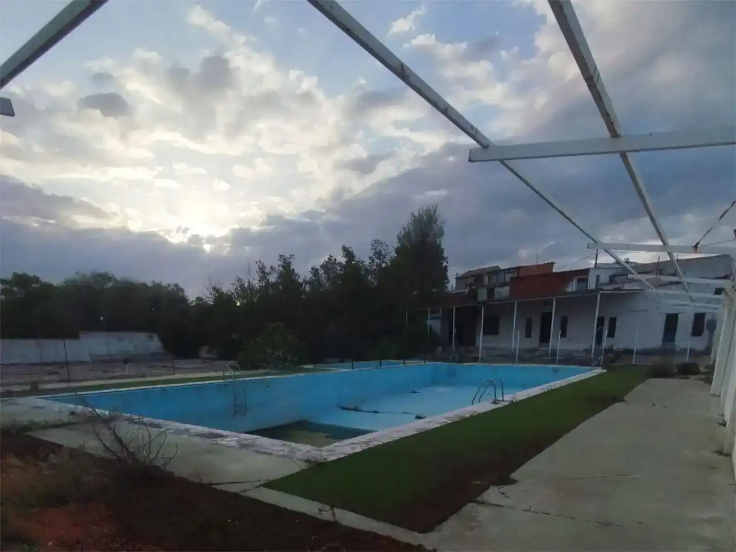 Swimming pool of Residential for sale in Quero