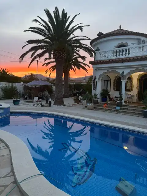 Villa con piscina in vendita a Miami Platja
