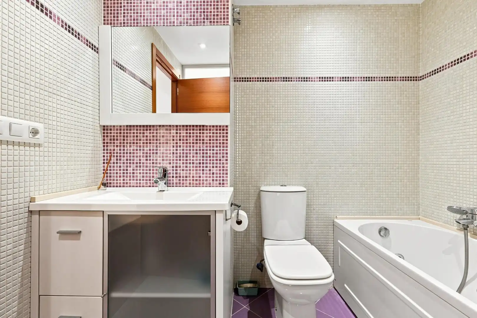 Baño de Piso en venta en Silla con Aire acondicionado, Parquet y Amueblado