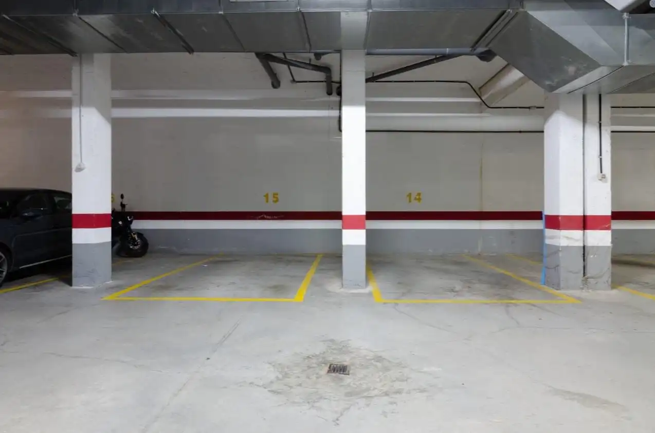 Parking de Ático de alquiler en Rincón de la Victoria con Aire acondicionado, Calefacción y Jardín privado
