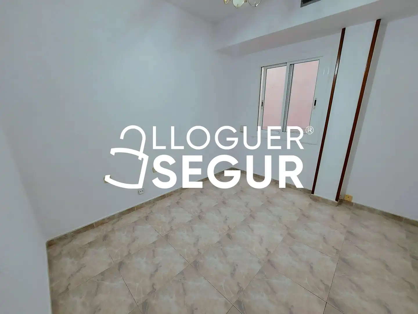 Piso de alquiler en Antoni de Capmany, Sants-Badal