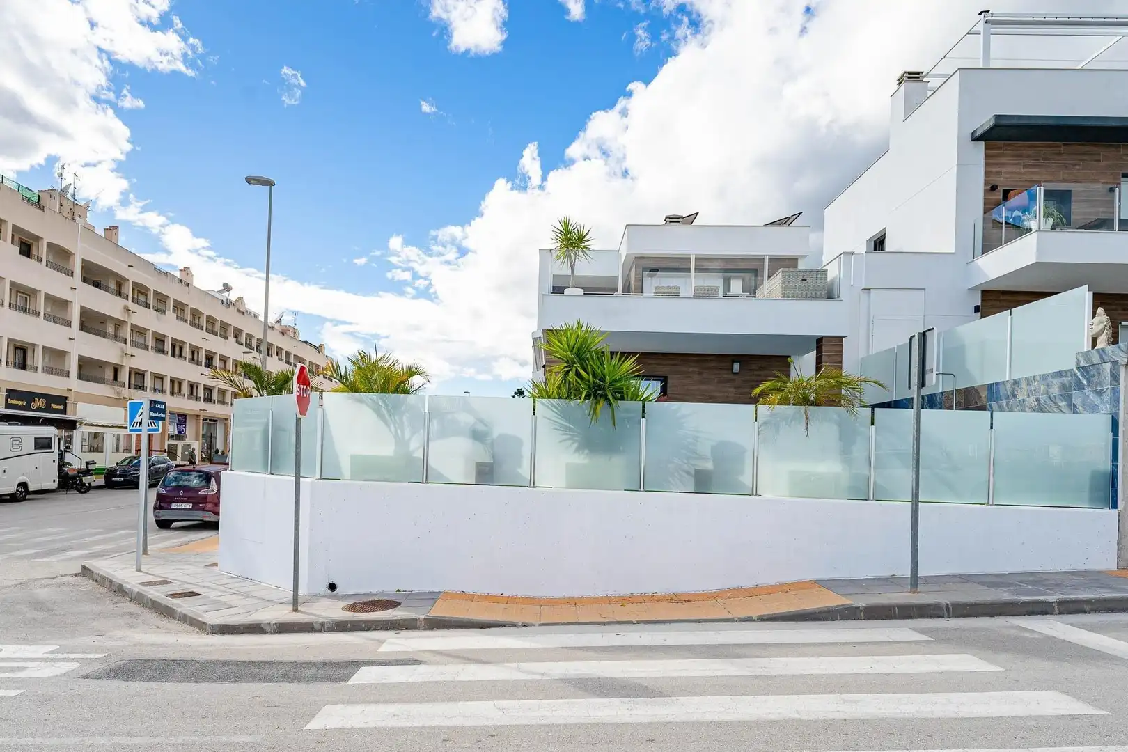 Vista exterior de Casa o xalet en venda en Orihuela amb Aire condicionat, Jardí privat i Terrassa
