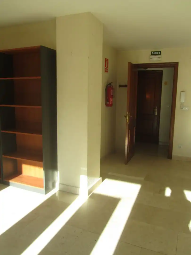 Oficina de alquiler en Campo de la Juventud