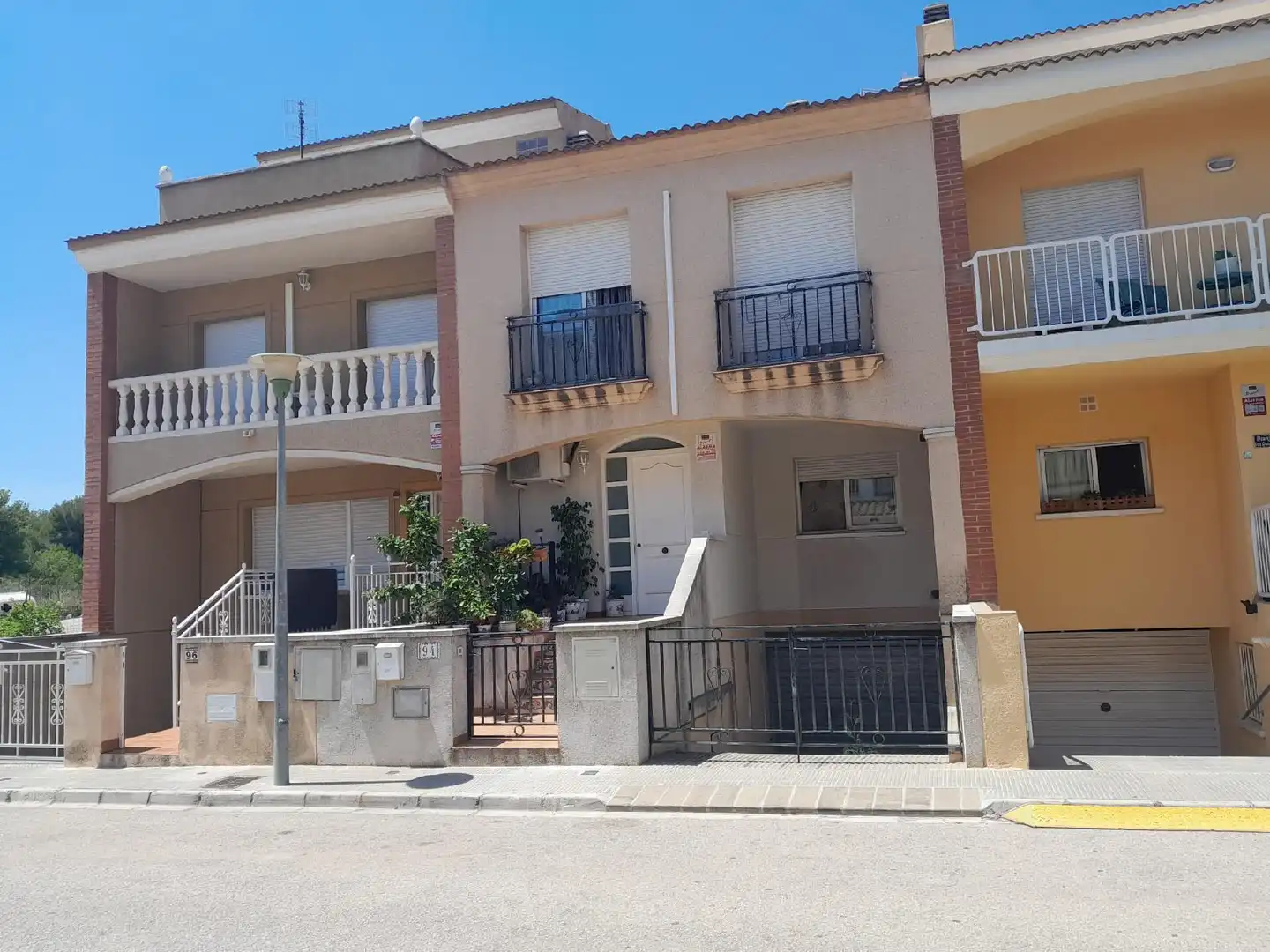 Exterior view of Houses for sale in El Vendrell  with Private garden
