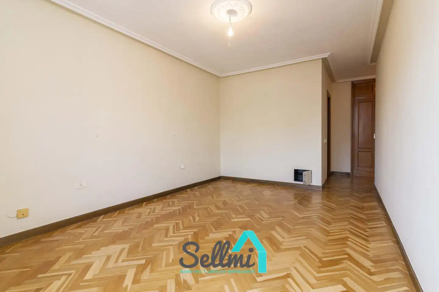 Dormitori de Dúplex en venda en Oviedo  amb Calefacció i Parquet