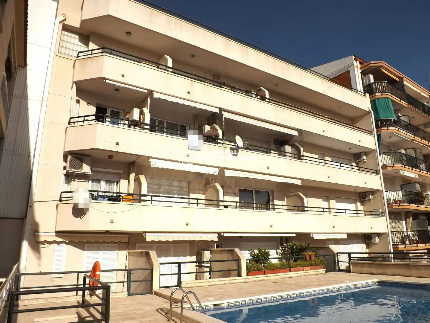 Vista exterior de Ático en venta en Calafell con Terraza, Piscina y Piscina comunitaria
