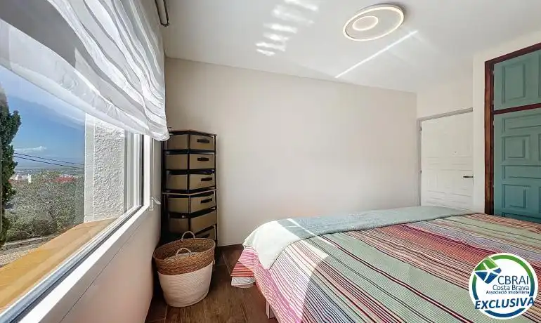 Dormitori de Apartament en venda en Roses amb Calefacció, Terrassa i Moblat