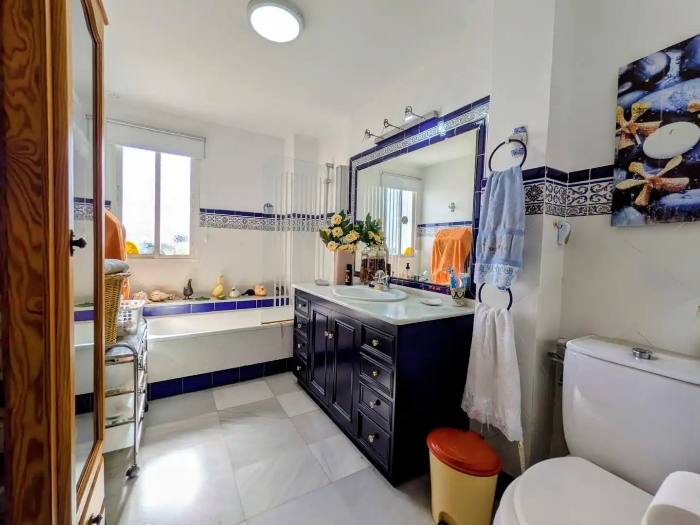 Badezimmer von Wohnung zum Verkauf in Algeciras