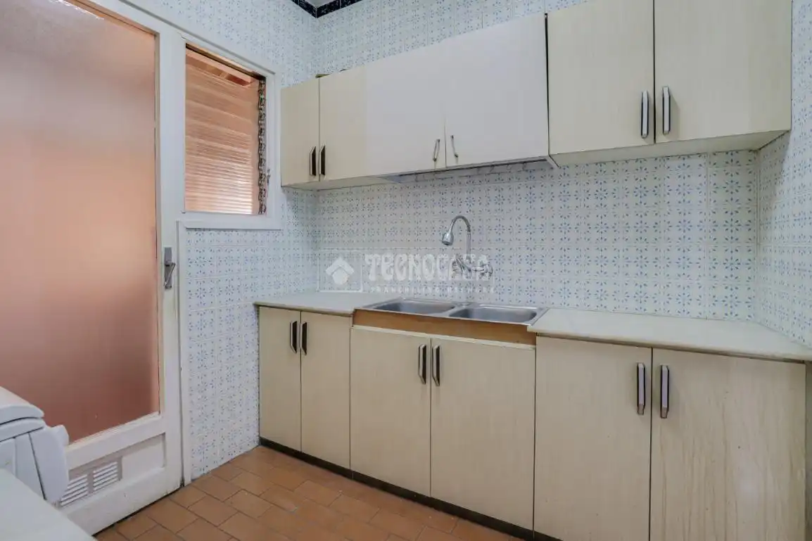 Cocina de Piso en venta en Barcelona con Jardín privado, Terraza y Balcón