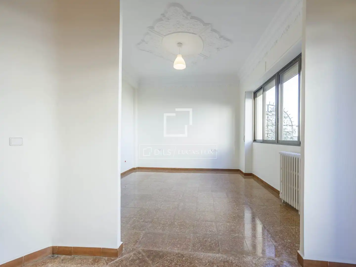 Flat for rent in Valencia  with Air Conditioner, Heating and Balcony