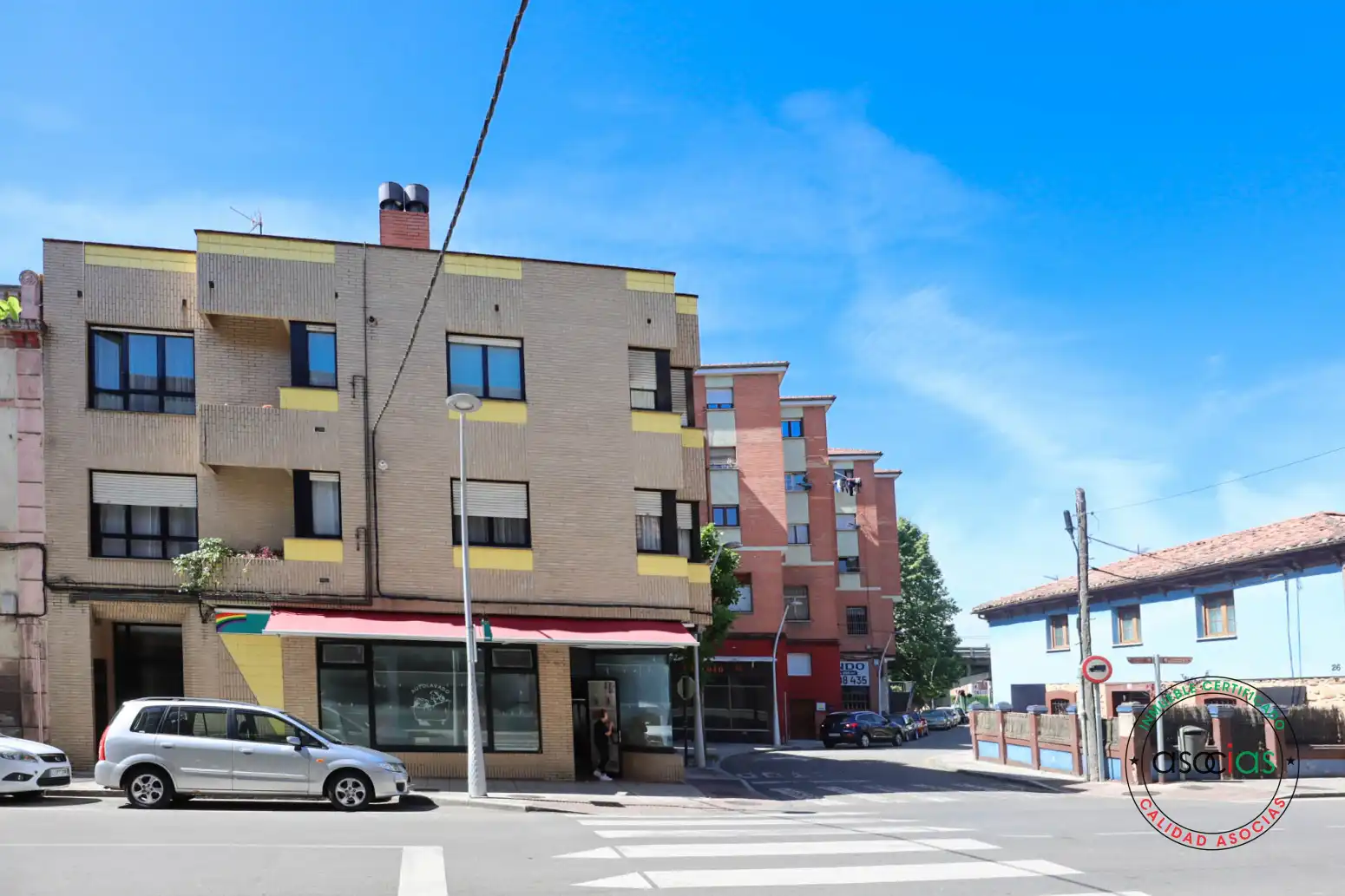 Vista exterior de Pis en venda en Siero amb Calefacció, Parquet i Moblat
