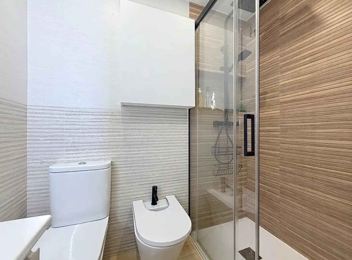 Baño de Piso de alquiler en Málaga con Aire acondicionado, Terraza y Amueblado