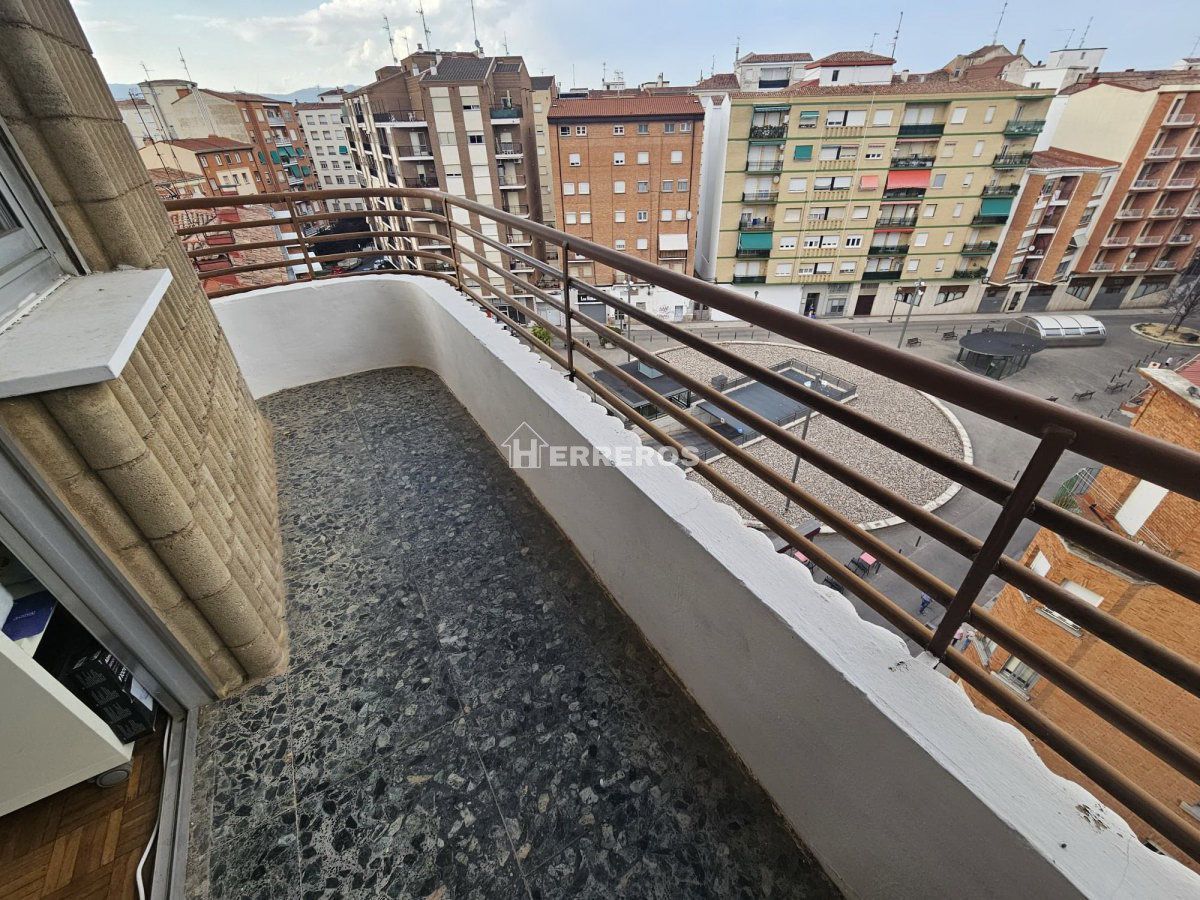 Terrassa de Pis en venda en  Logroño amb Calefacció, Parquet i Terrassa