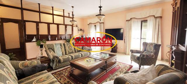 Casa adosada en Venta en Almensilla